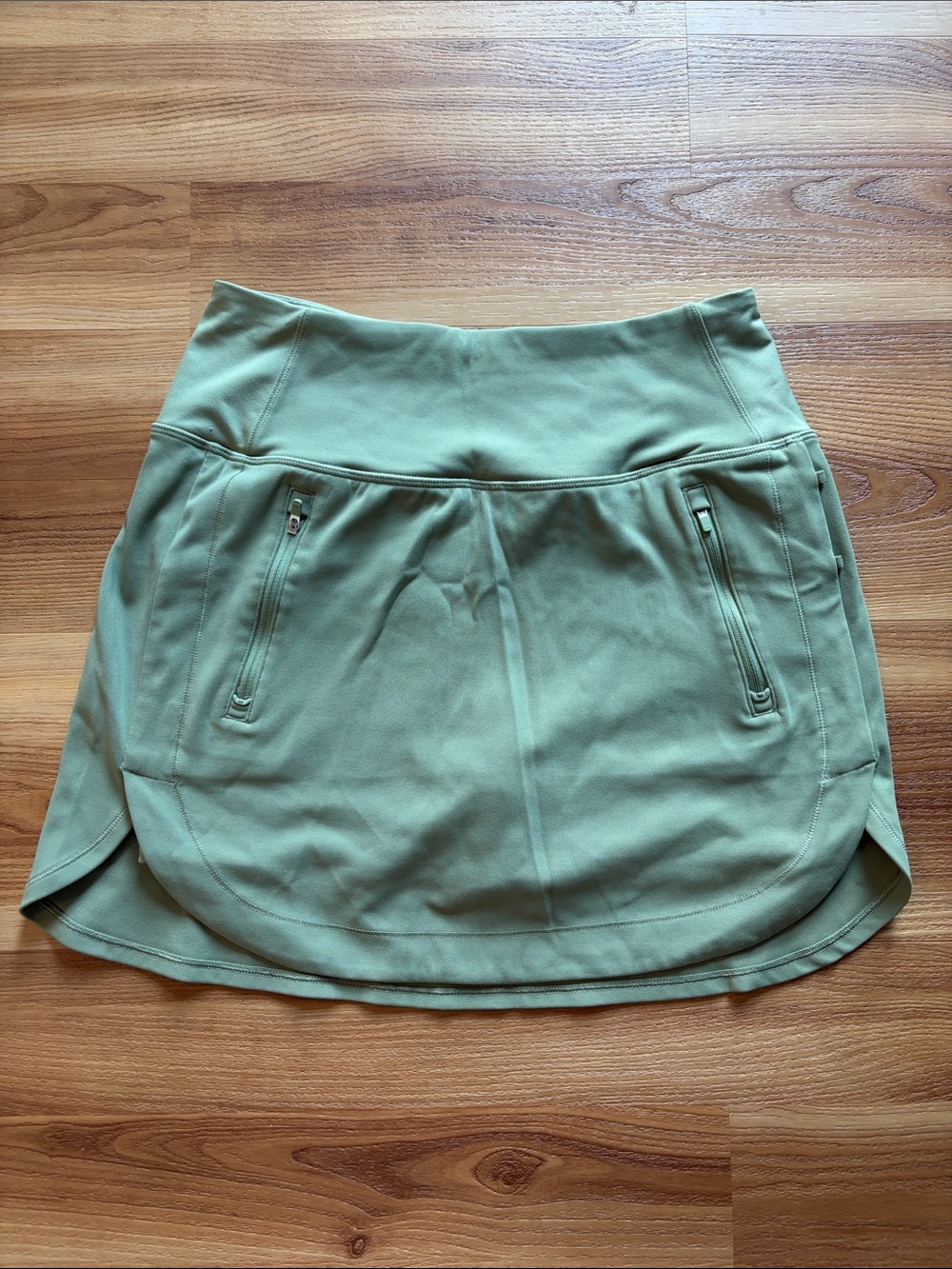 Athleta Fairway Golf Skort 6 inch Sage Green - Picture 4 of 10
